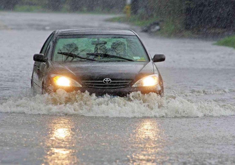 carro na enchente