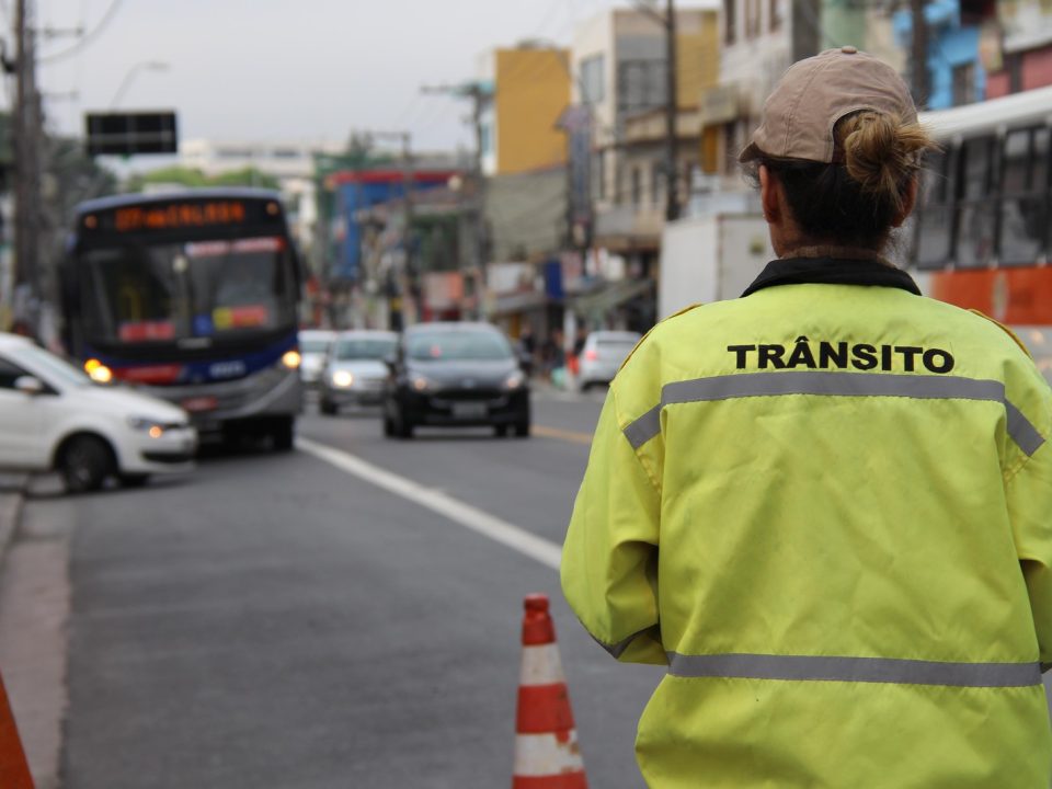 Nova lei, prevê multa para veículos com bolhas nas Películas dos Vidros. Cotran