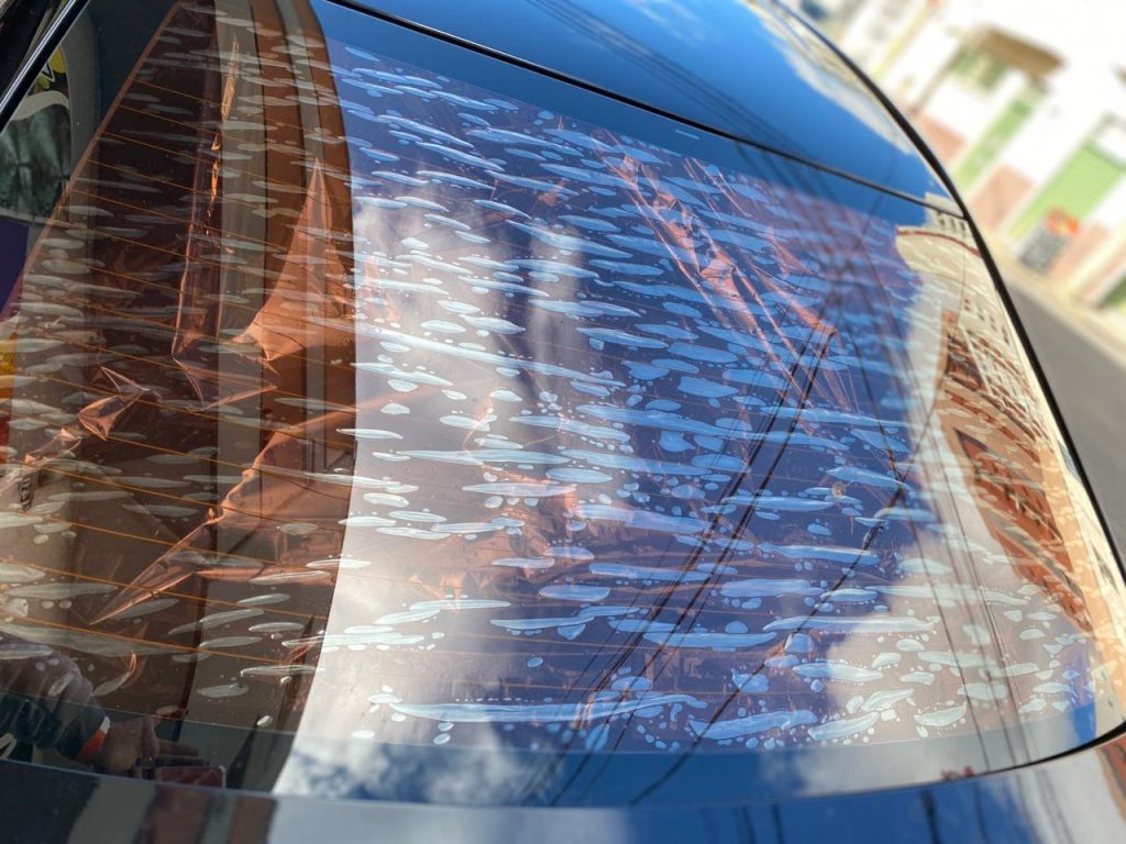 Nova lei, prevê multa para veículos com bolhas nas Películas dos Vidros. bolhas traseiras 3