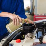 Os mitos e verdades sobre a troca de óleo do motor: quando e como fazer a manutenção correta do seu veículo.