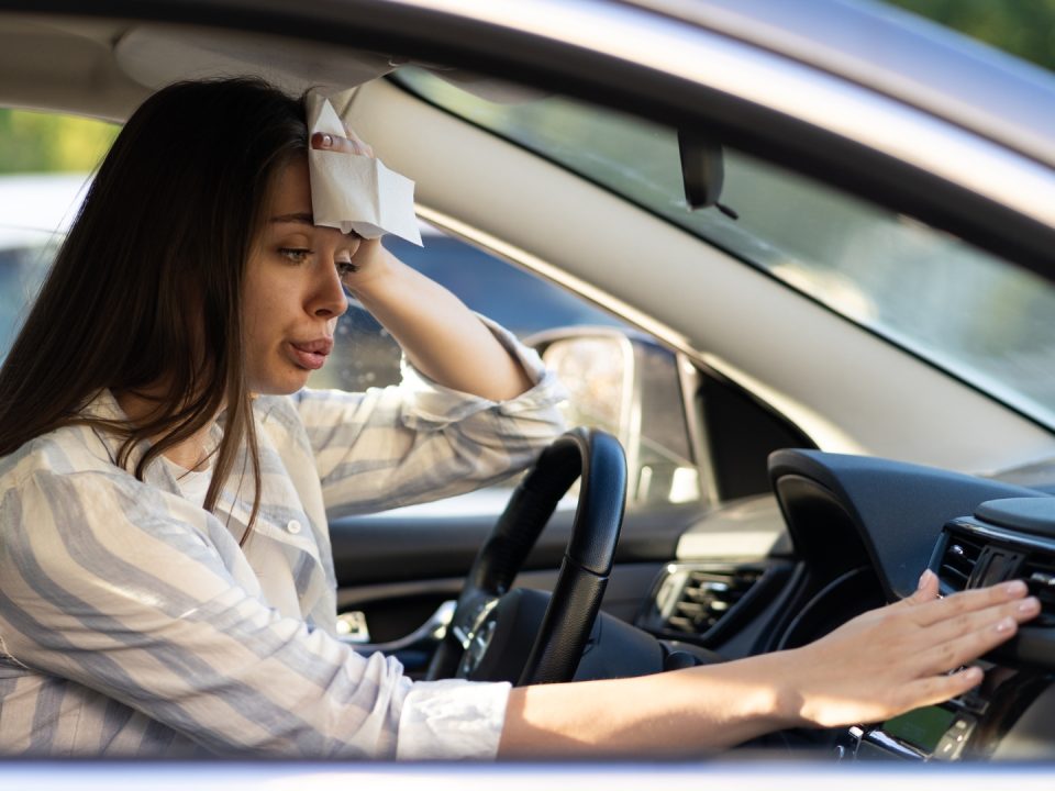 Desvendando o Mistério: Por que o Ar-Condicionado do Seu Carro Não está Gelando? Descubra 5 Motivos Design sem nome 26