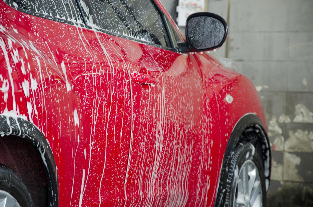 Como cuidar da pintura de um carro vermelho? image 14