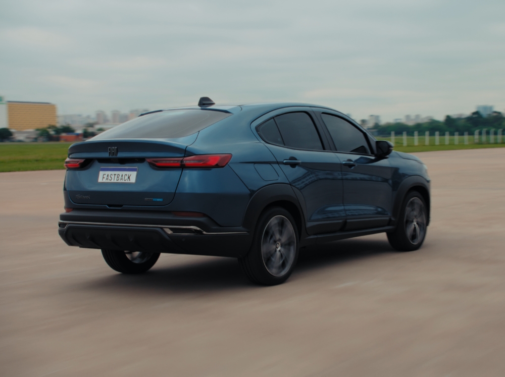 Primeiras impressões do Fiat Fastback Híbrido 2025: econômico de verdade? e assist