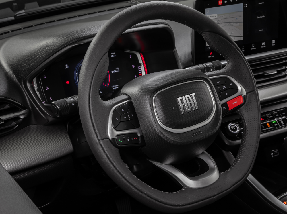 Primeiras impressões do Fiat Fastback Híbrido 2025: econômico de verdade? volante multifuncional