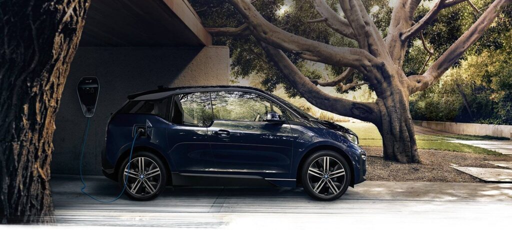 Design Automotivo: As Novas Tendências que Estão Transformando o Setor bmw i3 carregando